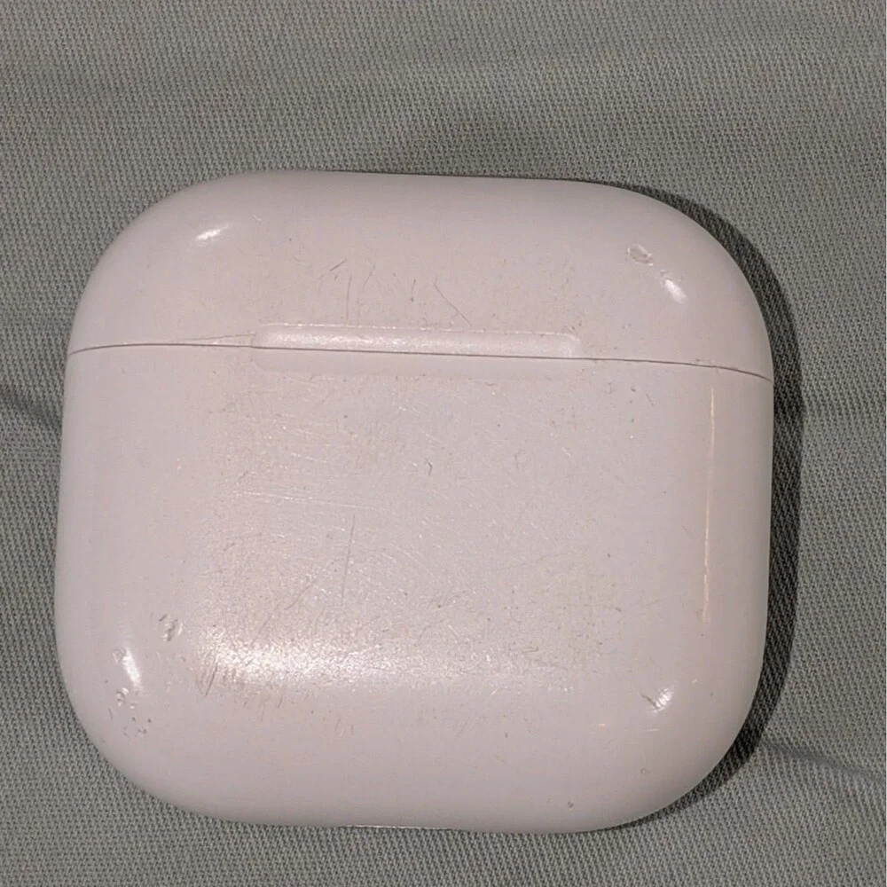 Apple AirPods 4, Without Noise Cancellation Working, With Case